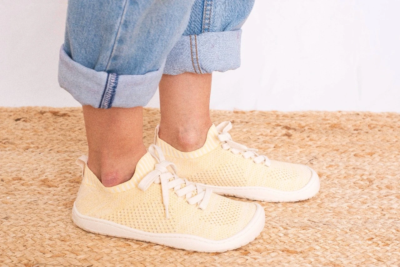 Босоногие кроссовки Sambas the bambas Essence Lumia — светло-жёлтые, фото 6